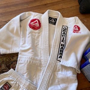 Gracie Barra used Y5 white Gi